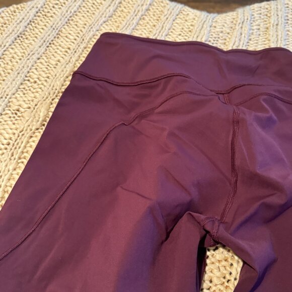 LuLuLemon. Midrise Bergundy Cropped Leggings woman’s size 12 - Picture 9 of 12
